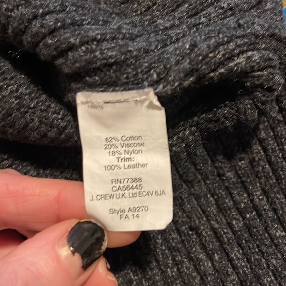 Madewell / J Crew Grey drop hem crop sweater with faux black stripe on shoulder - Picture 6 of 6
